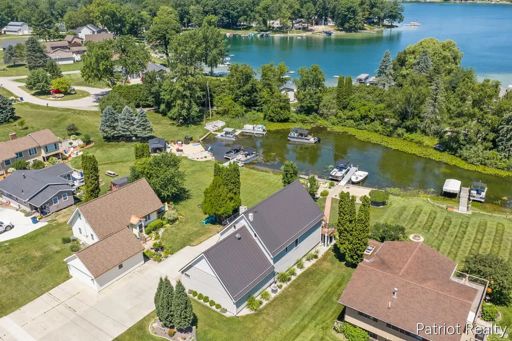 5683 E 92nd Street Croton Township MI 49337