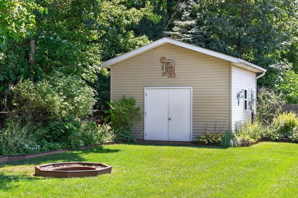 9625 Alfred Place Eureka Township MI 48838