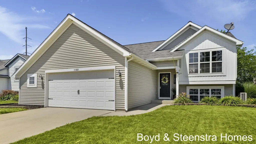11901 Hickoryrow Drive Holland Charter Township MI 49424