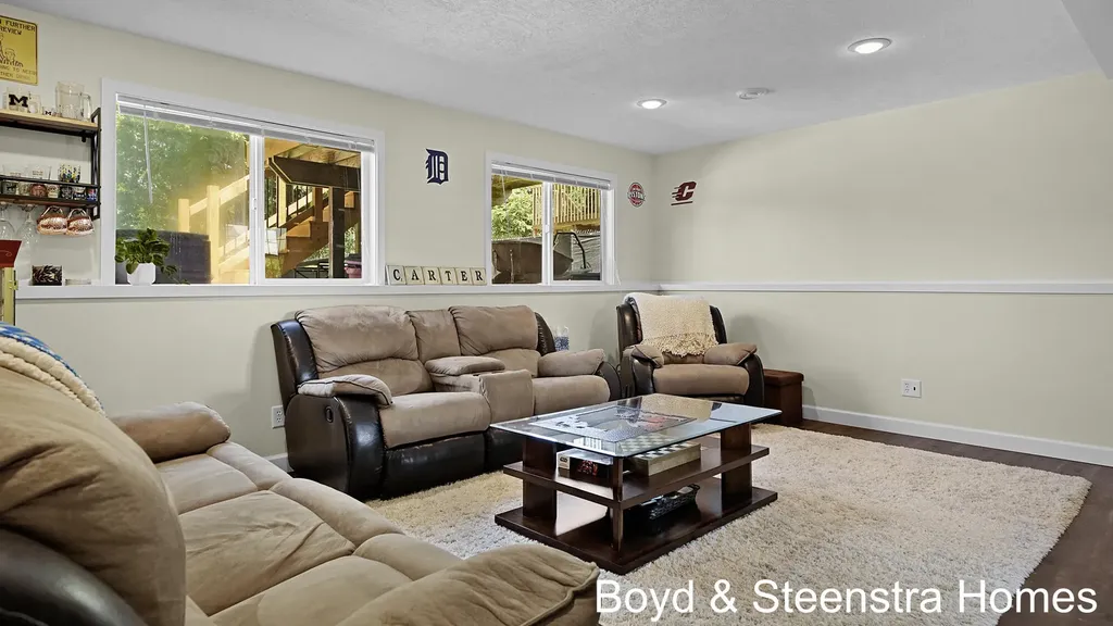 11901 Hickoryrow Drive Holland Charter Township MI 49424