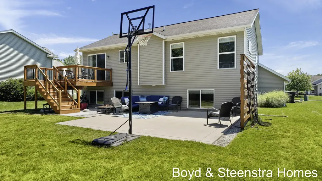 11901 Hickoryrow Drive Holland Charter Township MI 49424