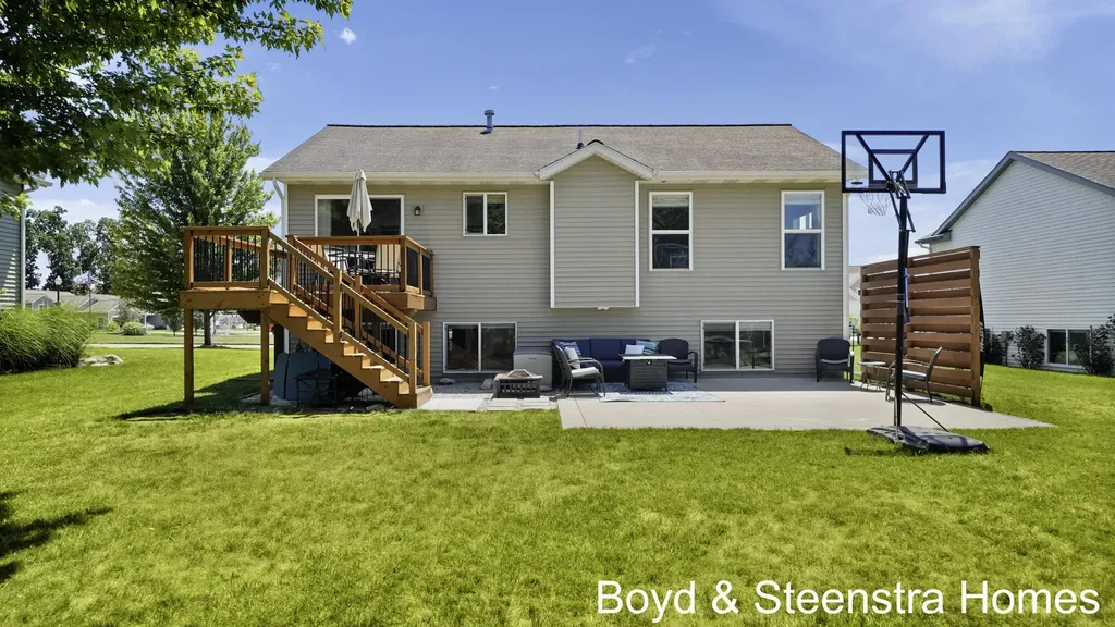 11901 Hickoryrow Drive Holland Charter Township MI 49424