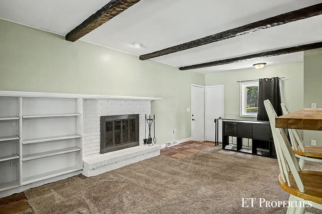 2440 Saratoga Drive NE Plainfield Charter Township MI 49525
