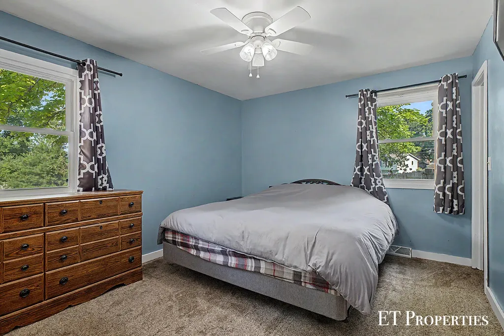 2440 Saratoga Drive NE Plainfield Charter Township MI 49525