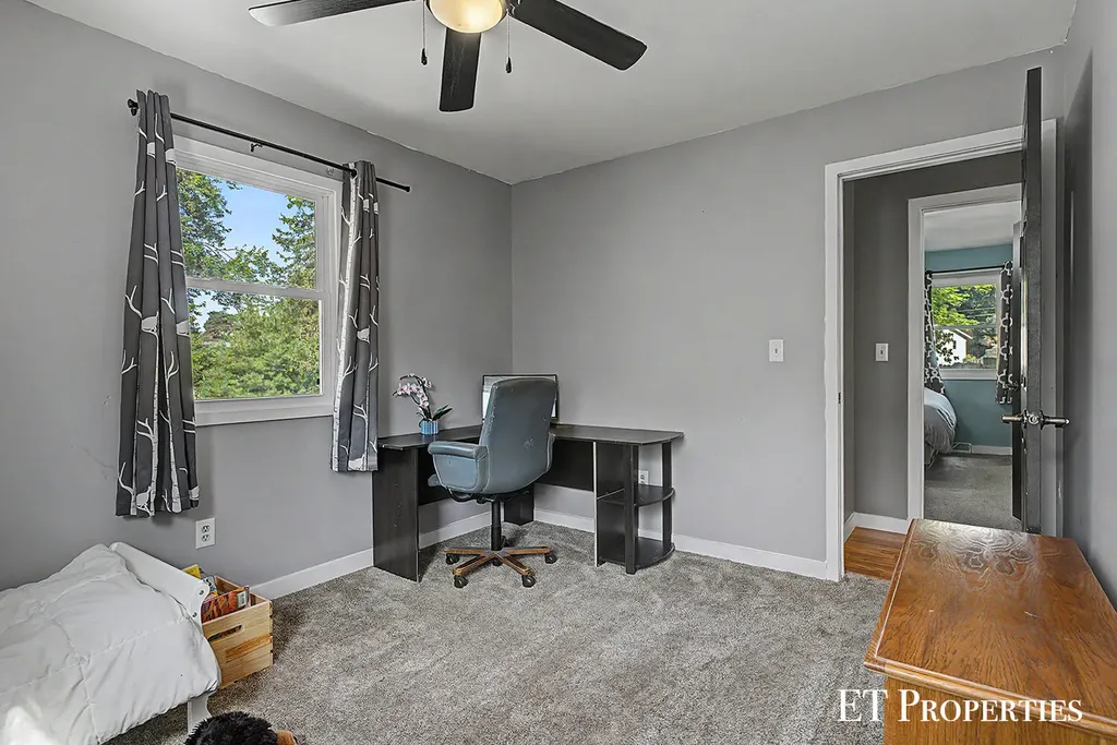 2440 Saratoga Drive NE Plainfield Charter Township MI 49525