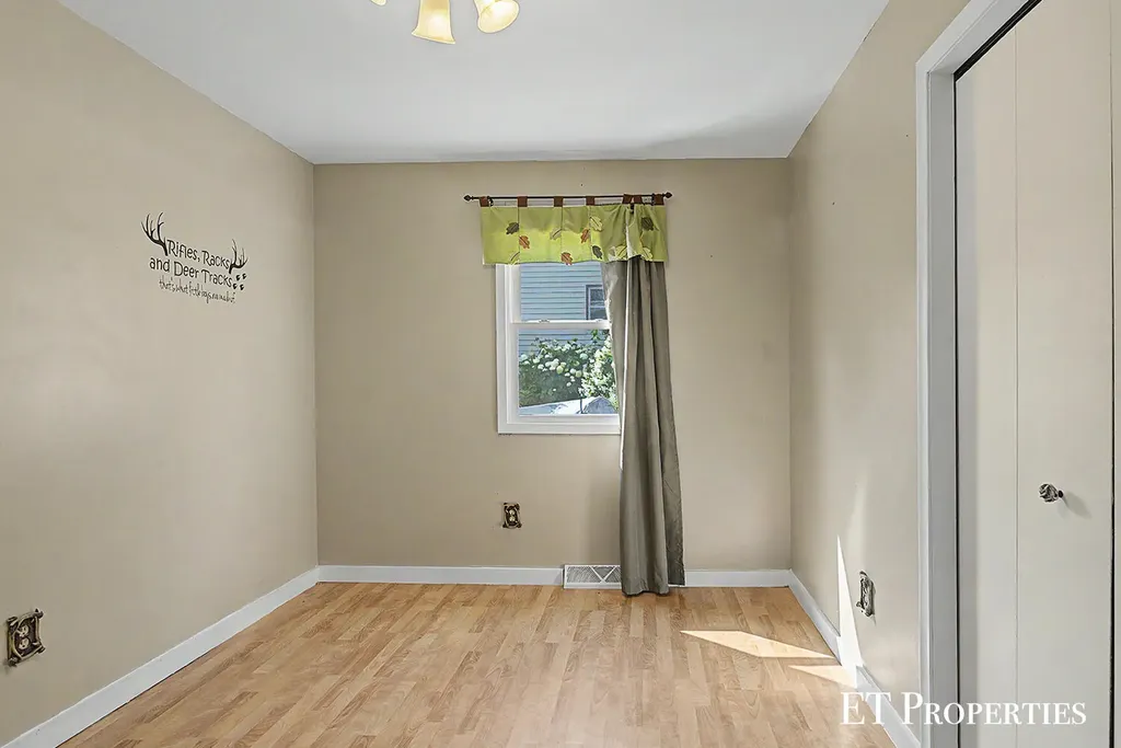 2440 Saratoga Drive NE Plainfield Charter Township MI 49525