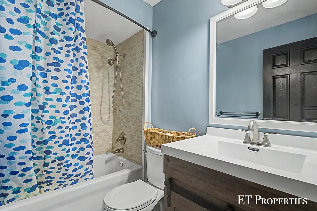 2440 Saratoga Drive NE Plainfield Charter Township MI 49525