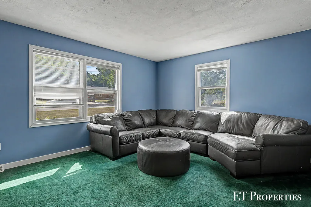 2440 Saratoga Drive NE Plainfield Charter Township MI 49525
