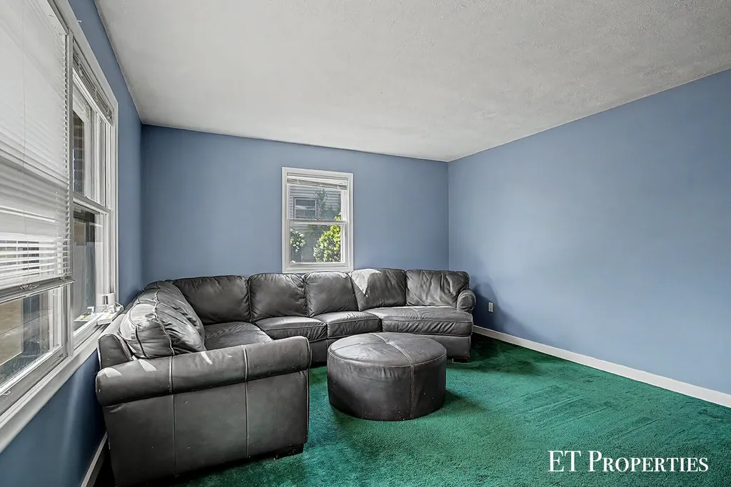 2440 Saratoga Drive NE Plainfield Charter Township MI 49525
