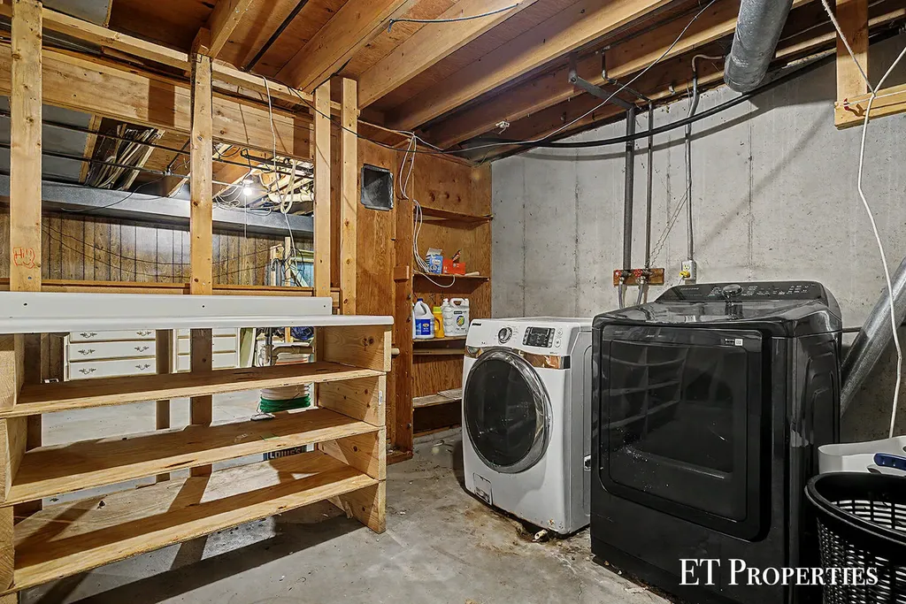 2440 Saratoga Drive NE Plainfield Charter Township MI 49525