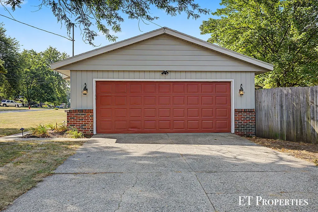 2440 Saratoga Drive NE Plainfield Charter Township MI 49525