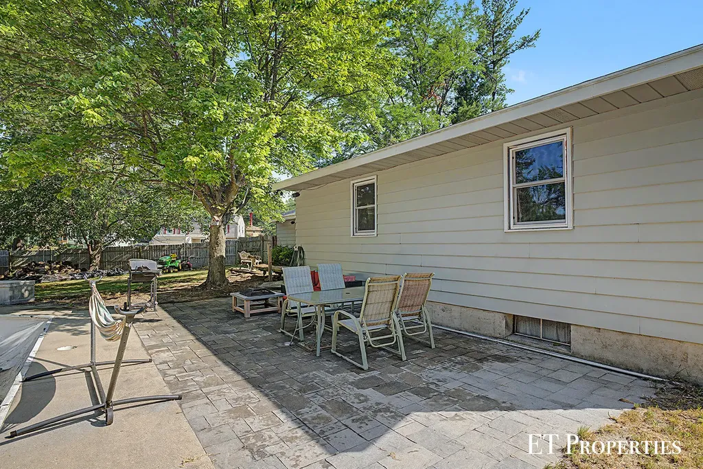 2440 Saratoga Drive NE Plainfield Charter Township MI 49525
