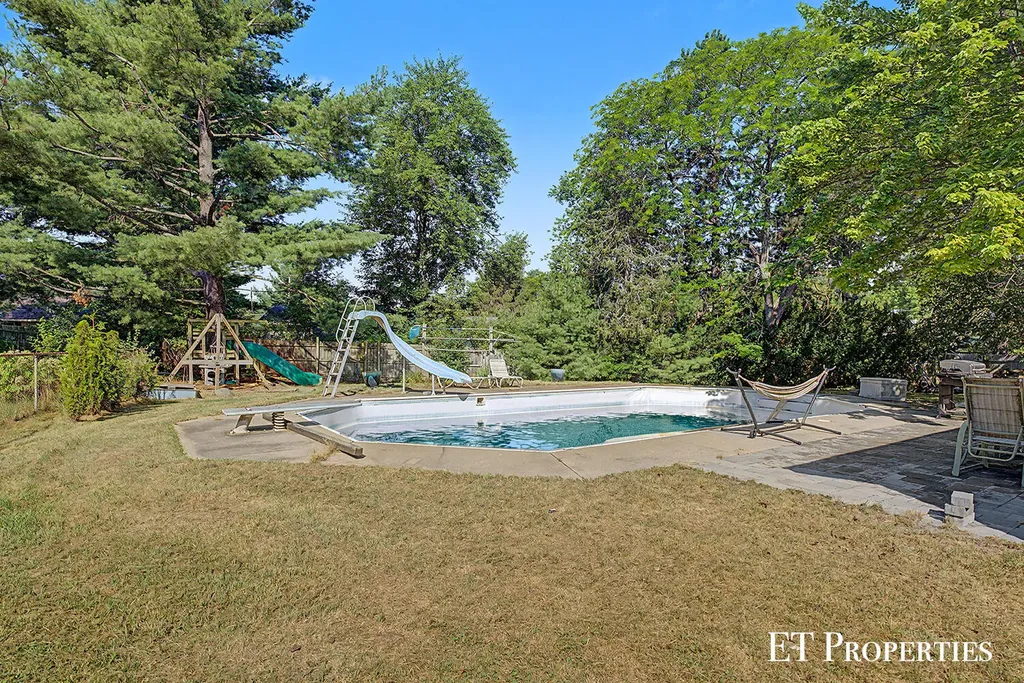 2440 Saratoga Drive NE Plainfield Charter Township MI 49525