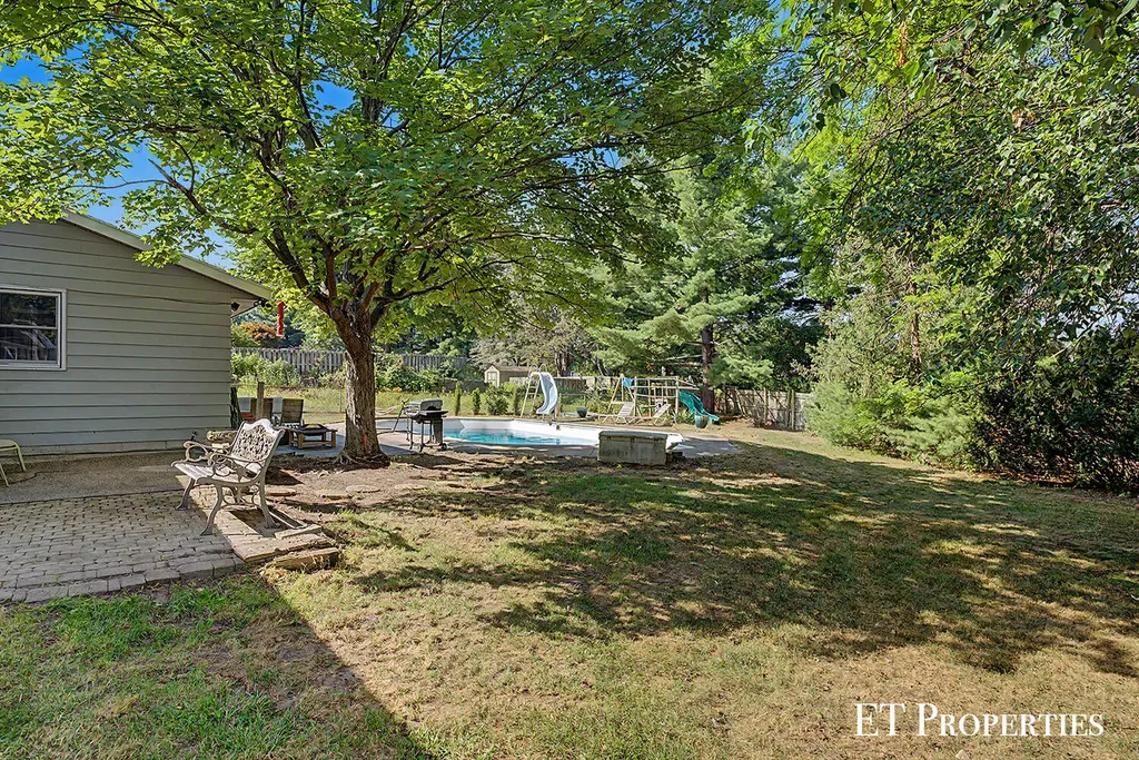 2440 Saratoga Drive NE Plainfield Charter Township MI 49525