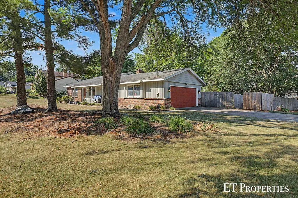 2440 Saratoga Drive NE Plainfield Charter Township MI 49525