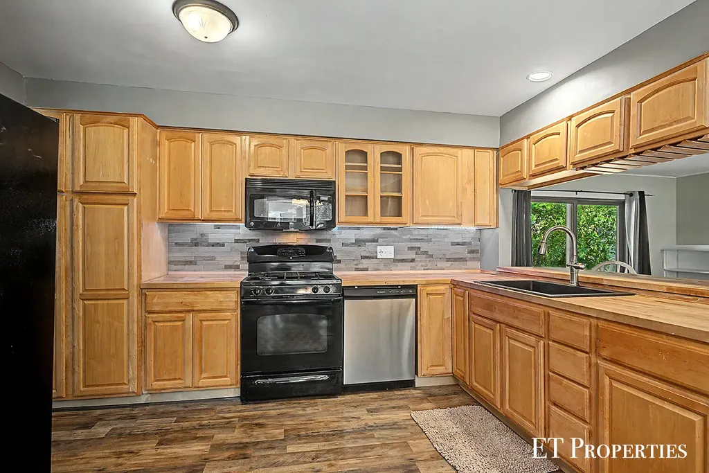2440 Saratoga Drive NE Plainfield Charter Township MI 49525