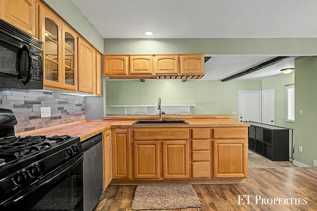 2440 Saratoga Drive NE Plainfield Charter Township MI 49525
