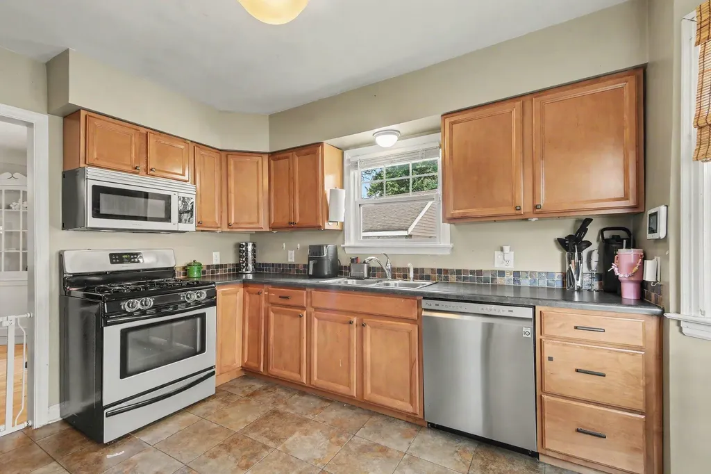 2515 Eastern Avenue SE Grand Rapids City MI 49507