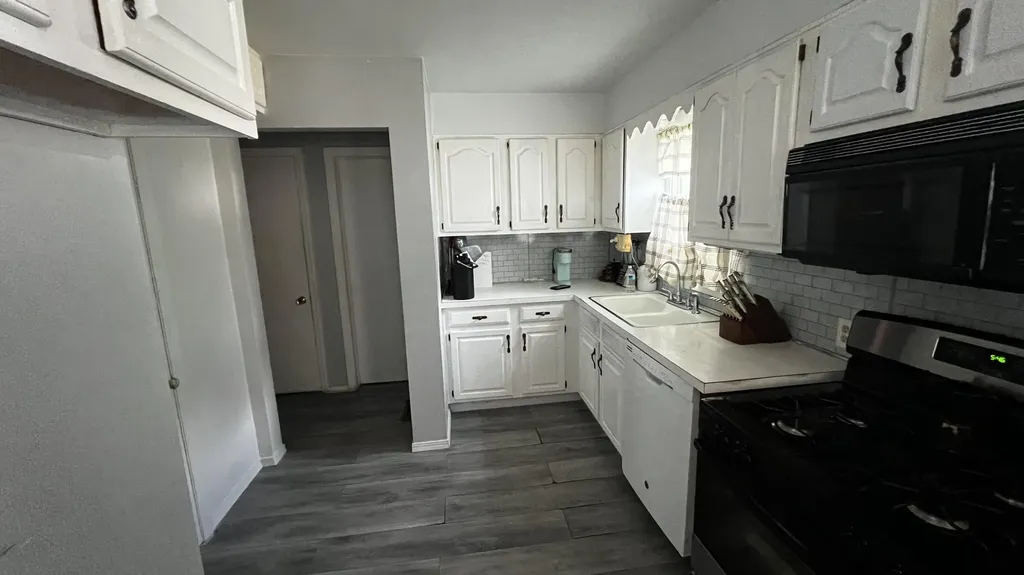 3256 Hillcroft Avenue SW Wyoming City MI 49548