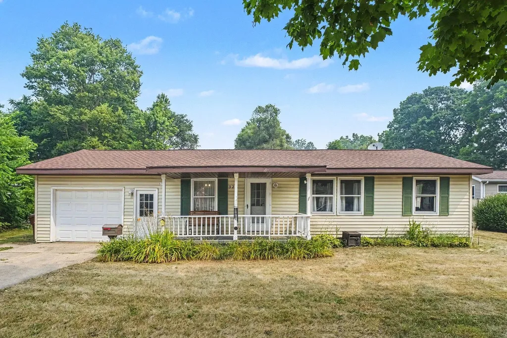 326 E Adams Street Ionia City MI 48846