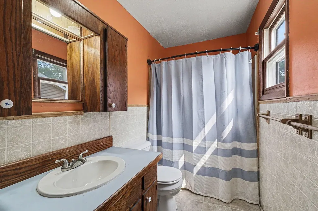 326 E Adams Street Ionia City MI 48846