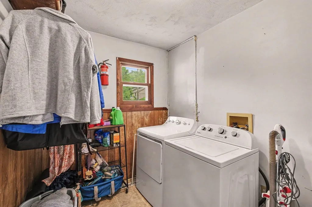 326 E Adams Street Ionia City MI 48846