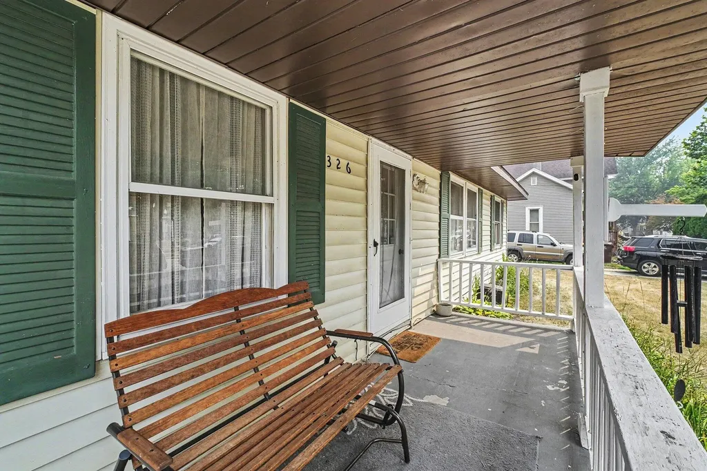 326 E Adams Street Ionia City MI 48846