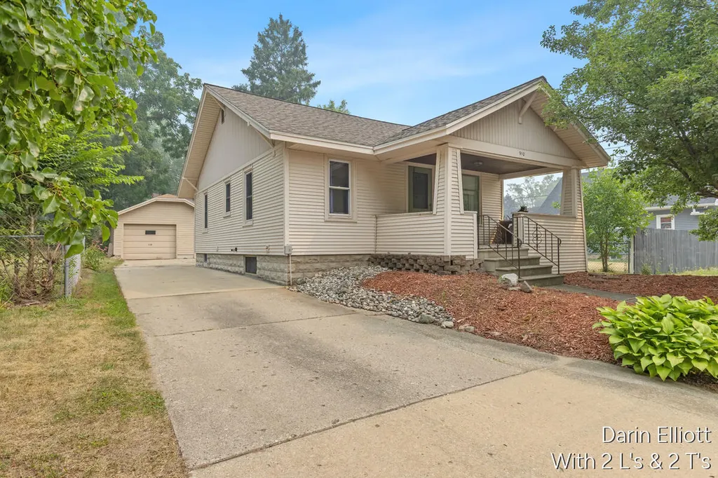 910 W Lincoln Avenue Ionia City MI 48846