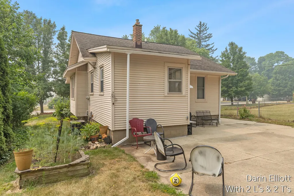 910 W Lincoln Avenue Ionia City MI 48846