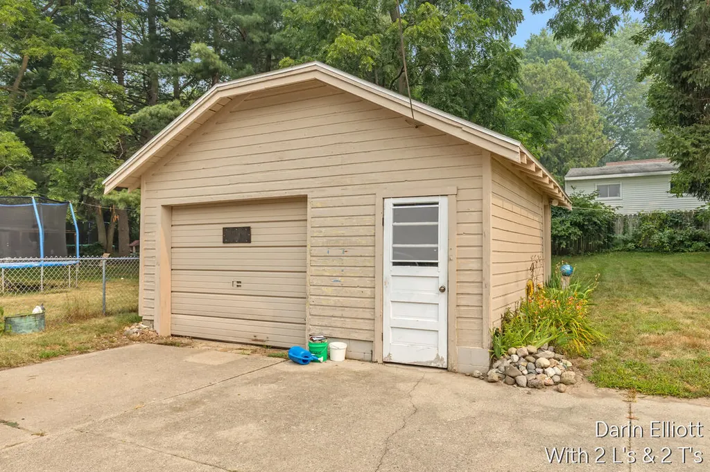 910 W Lincoln Avenue Ionia City MI 48846