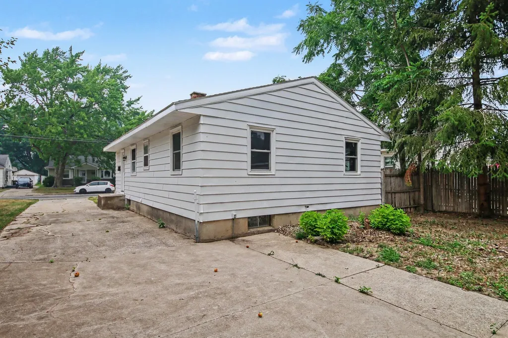 228 Jean Street SW Wyoming City MI 49548