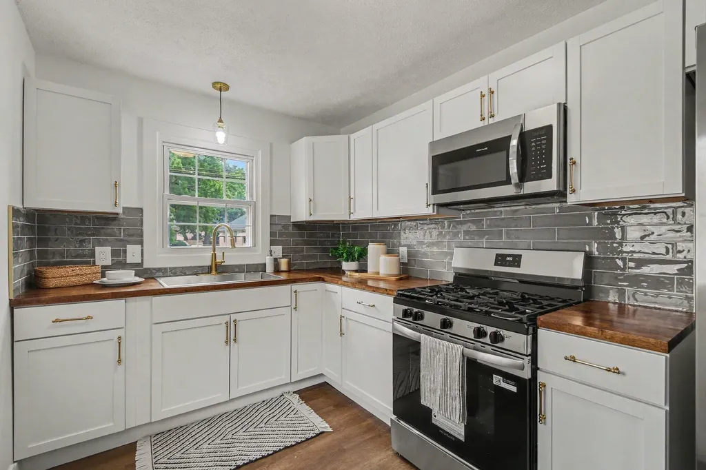 228 Jean Street SW Wyoming City MI 49548