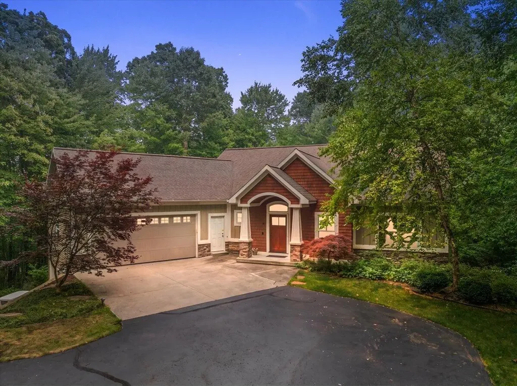 2066 Meek Drive NE Plainfield Charter Township MI 49306