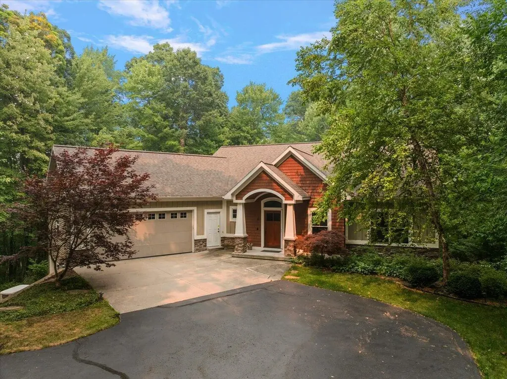 2066 Meek Drive NE Plainfield Charter Township MI 49306