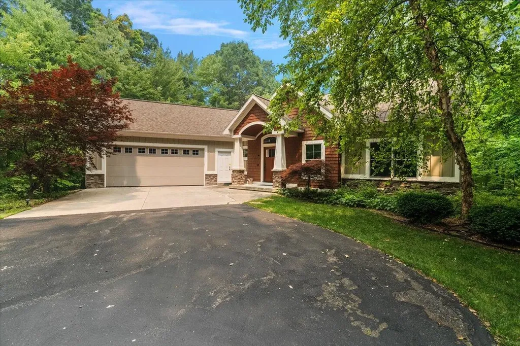 2066 Meek Drive NE Plainfield Charter Township MI 49306