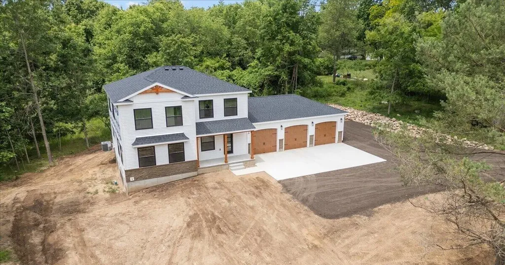 102 Mehl Street Leslie City MI 49251