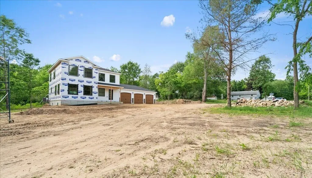 102 Mehl Street Leslie City MI 49251