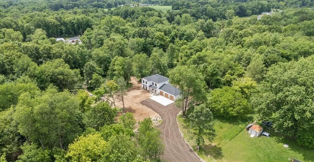 102 Mehl Street Leslie City MI 49251