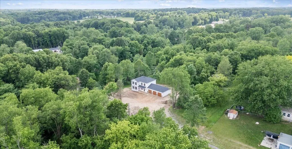 102 Mehl Street Leslie City MI 49251