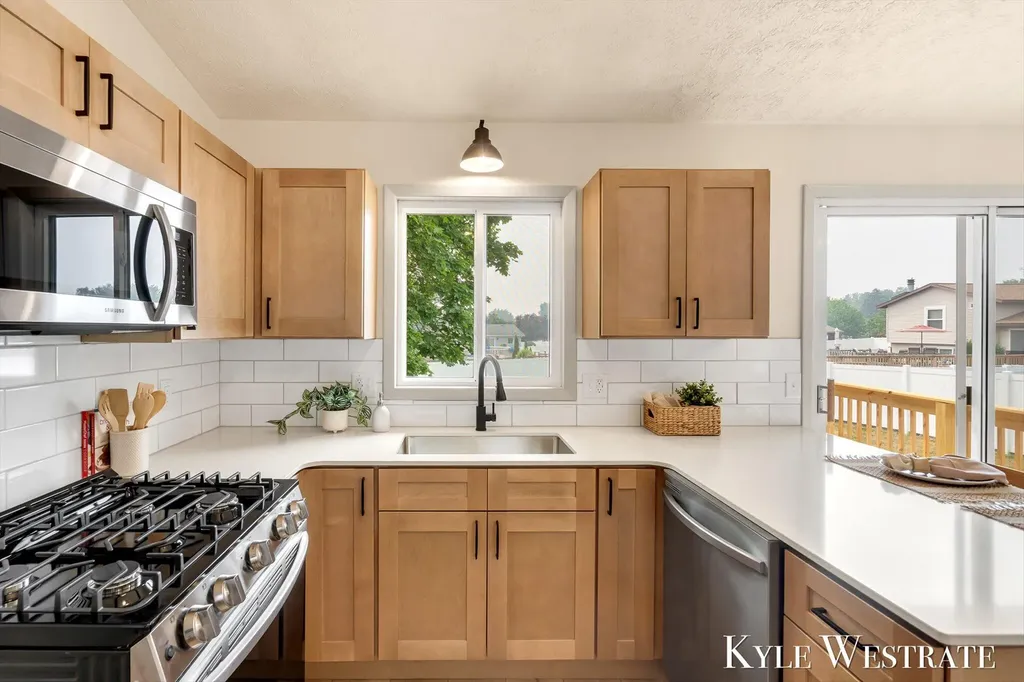 5711 Discovery Drive SE Kentwood City MI 49508