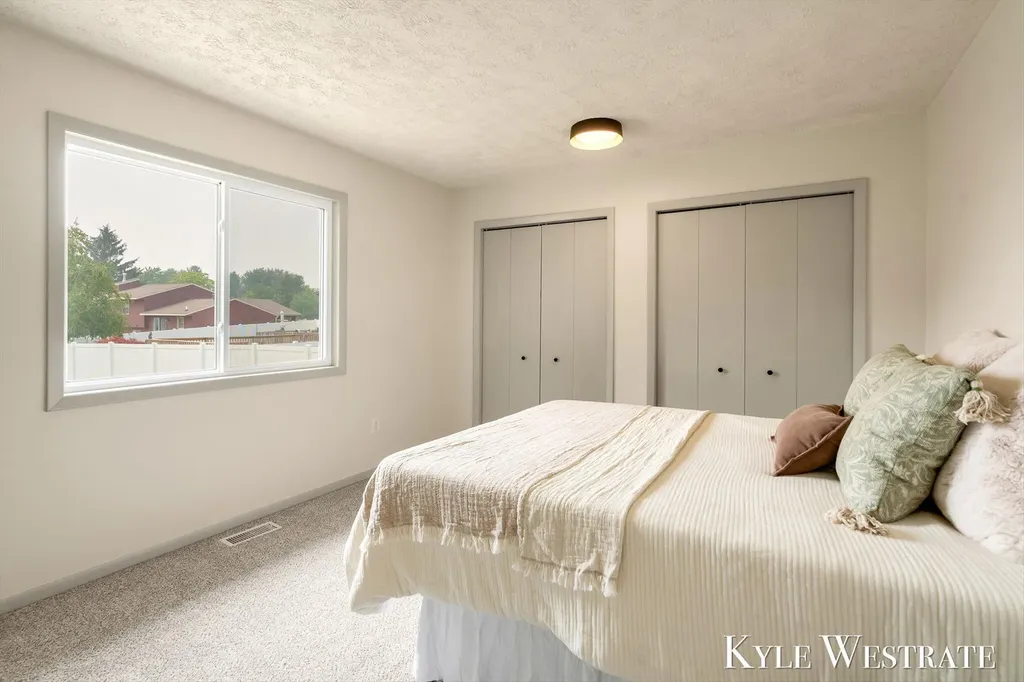 5711 Discovery Drive SE Kentwood City MI 49508