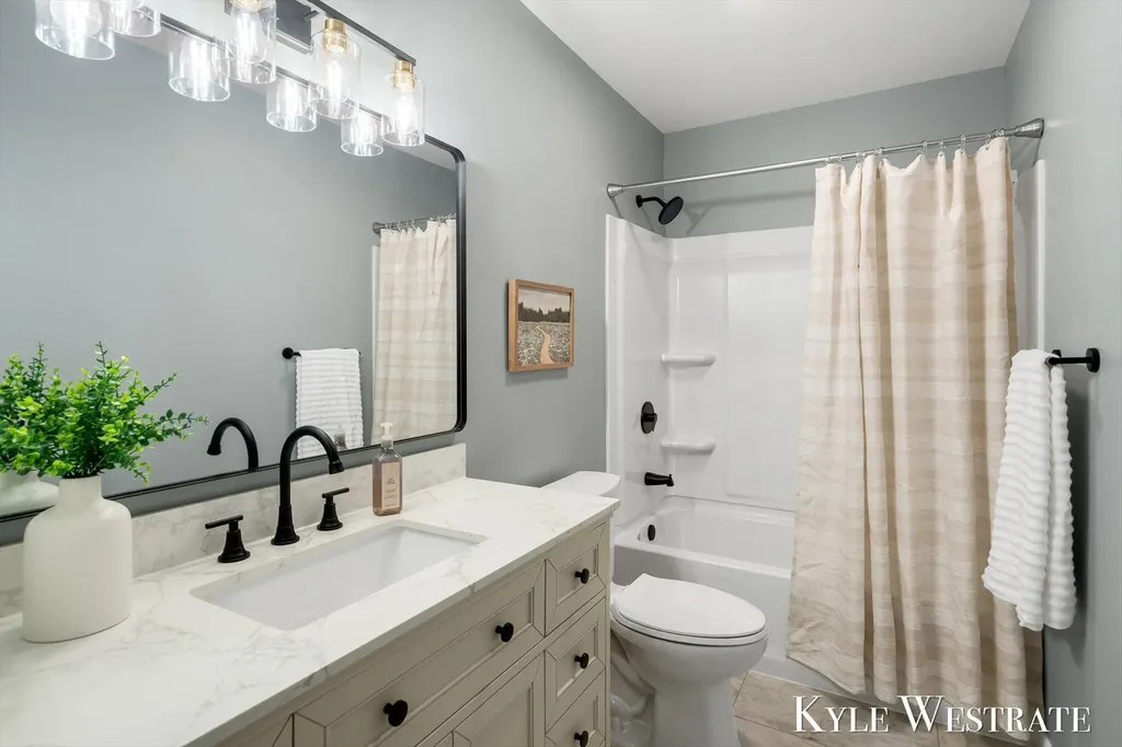 5711 Discovery Drive SE Kentwood City MI 49508