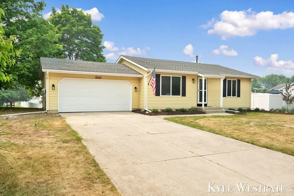 5711 Discovery Drive SE Kentwood City MI 49508