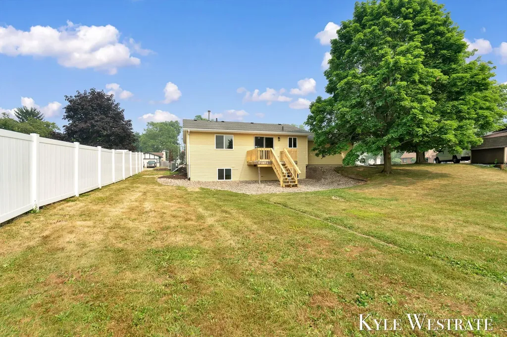5711 Discovery Drive SE Kentwood City MI 49508