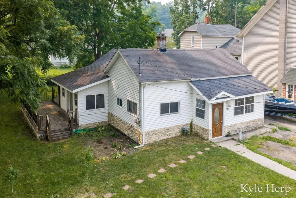 720 N Boltwood Street Hastings City MI 49058