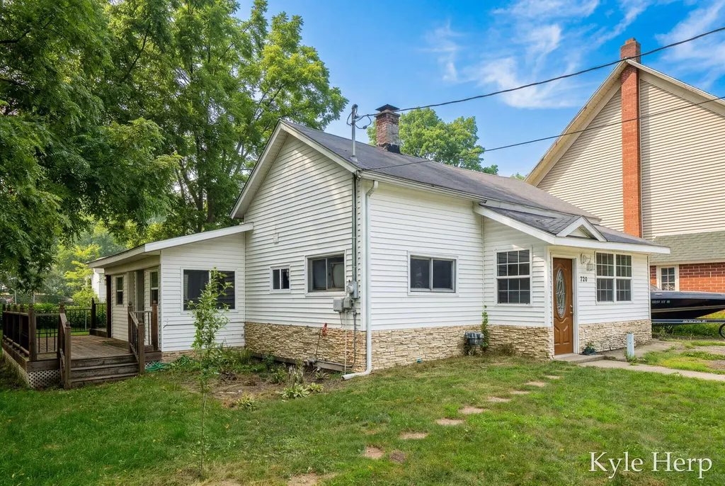 720 N Boltwood Street Hastings City MI 49058