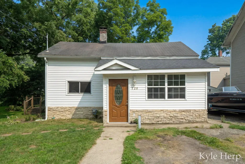 720 N Boltwood Street Hastings City MI 49058