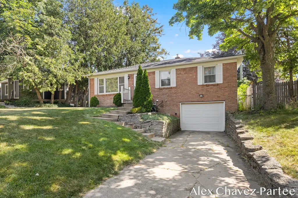2207 Tremont Boulevard NW Grand Rapids City MI 49504