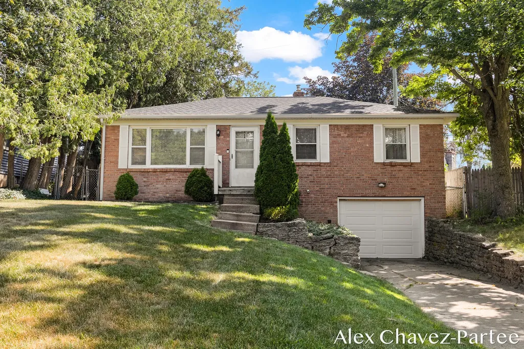 2207 Tremont Boulevard NW Grand Rapids City MI 49504