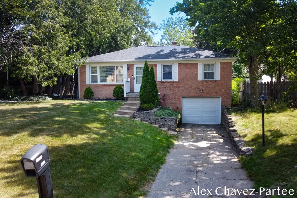 2207 Tremont Boulevard NW Grand Rapids City MI 49504